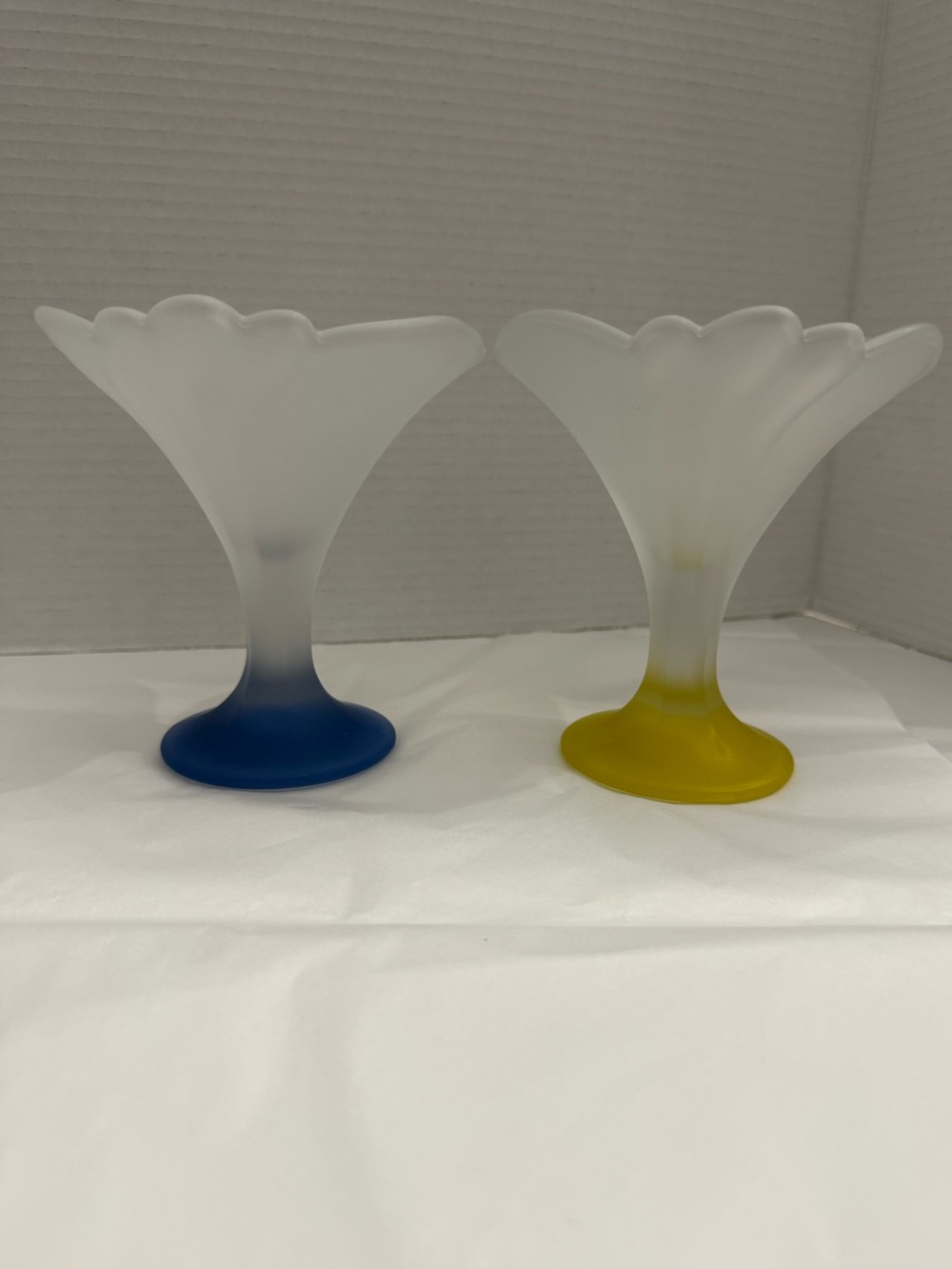 Two VTG Borgonova Italy Frosted Glass Tulip Gelato Sundae Dishes Yellow & Blue